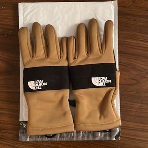 Men’s Large North face gloves gold-ish brown color new without tag